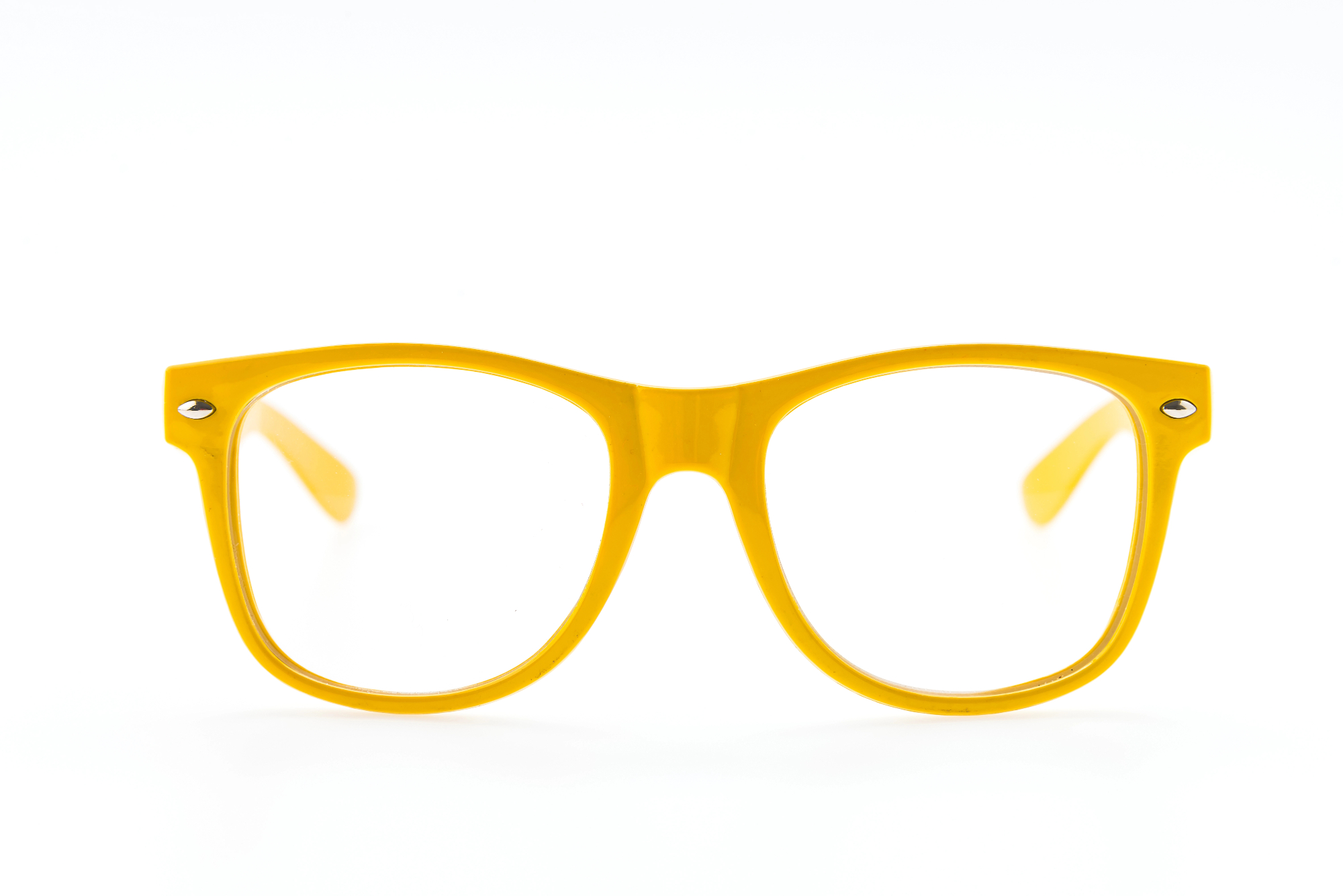 Izbor okvirjev za očala lahko poudari vaš osebni slog in udobje pri nošenju